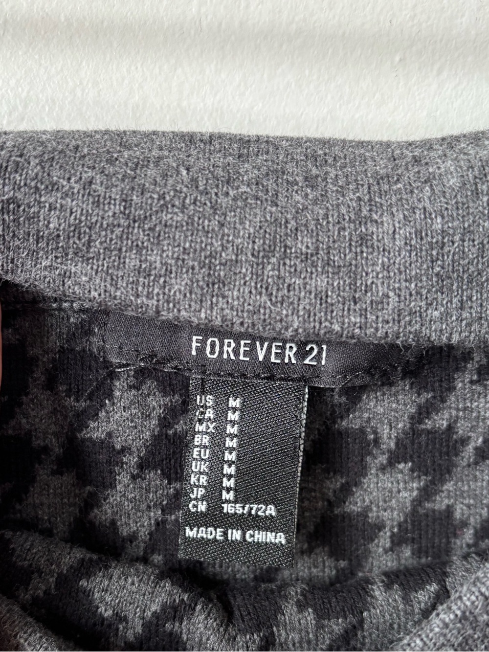 ✨3/$30✨ Forever 21 Plaid Knit Mini Skirt | Gray & Black | Size Medium - Picture 3 of 3